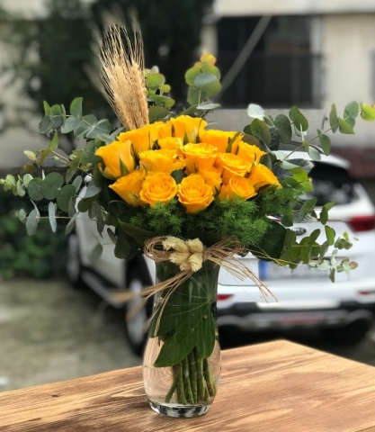 Vazoda Sarı Gül